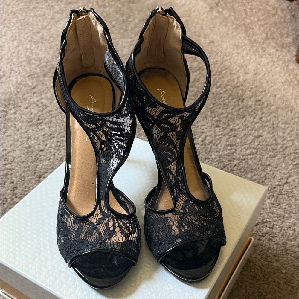 🥳 HOST PICK 🥳 Annie Black Lace Open-Toe Heels